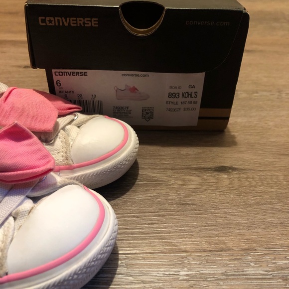 Converse Sz 6 • EUC! - Picture 2 of 5